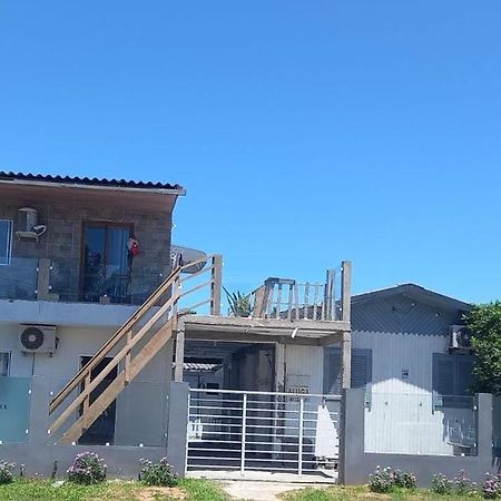 Kitnet S1 Em Torres-Rs - Na Mais Bela Praia Gaucha - Cozinha - Banheiro - Ar Condicionado - Tv E Wi-Fi - Estacionamento - Anfitria Superhost No Bnb Dış mekan fotoğraf