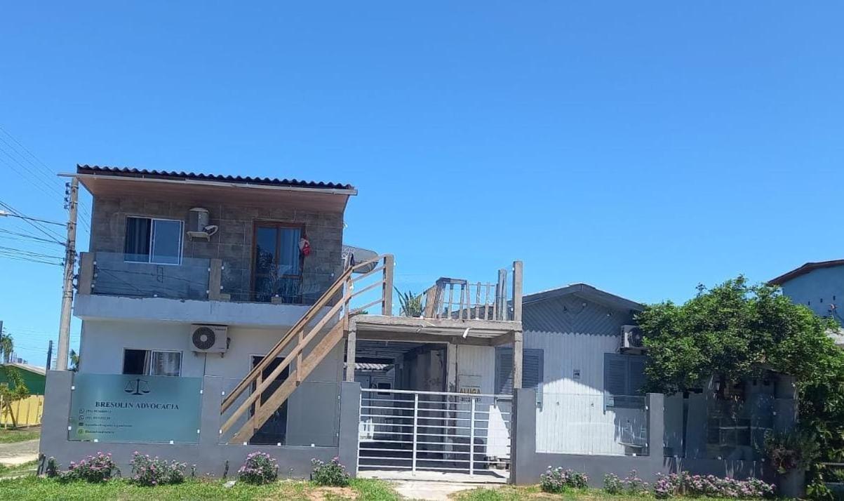 Kitnet S1 Em Torres-Rs - Na Mais Bela Praia Gaucha - Cozinha - Banheiro - Ar Condicionado - Tv E Wi-Fi - Estacionamento - Anfitria Superhost No Bnb Dış mekan fotoğraf