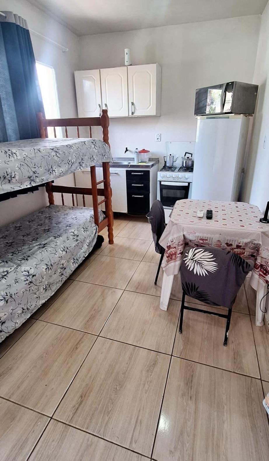 Kitnet S1 Em Torres-Rs - Na Mais Bela Praia Gaucha - Cozinha - Banheiro - Ar Condicionado - Tv E Wi-Fi - Estacionamento - Anfitria Superhost No Bnb Dış mekan fotoğraf